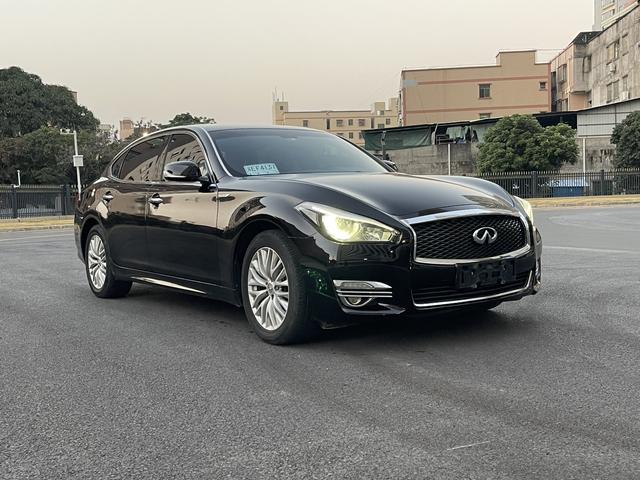 Infiniti Q70