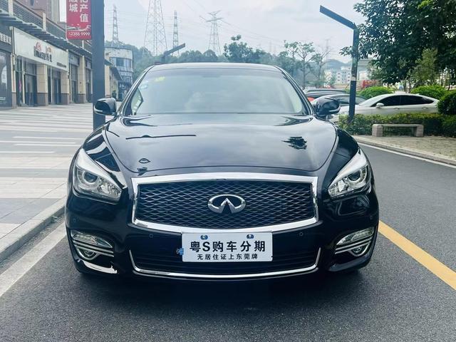 Infiniti Q70