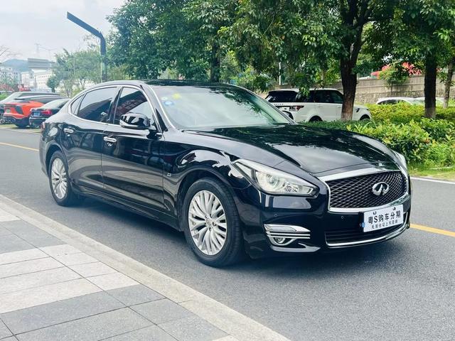 Infiniti Q70