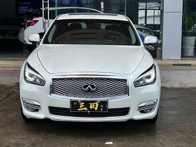 Infiniti Q70