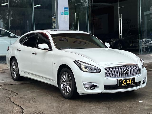 Infiniti Q70