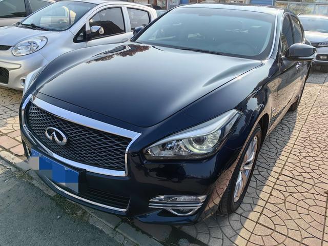 Infiniti Q70