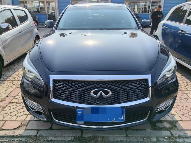 Infiniti Q70