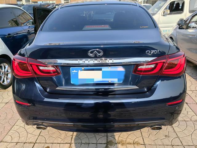 Infiniti Q70