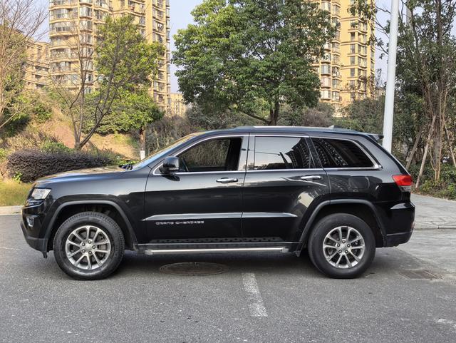 Jeep Grand Cherokee (imported)