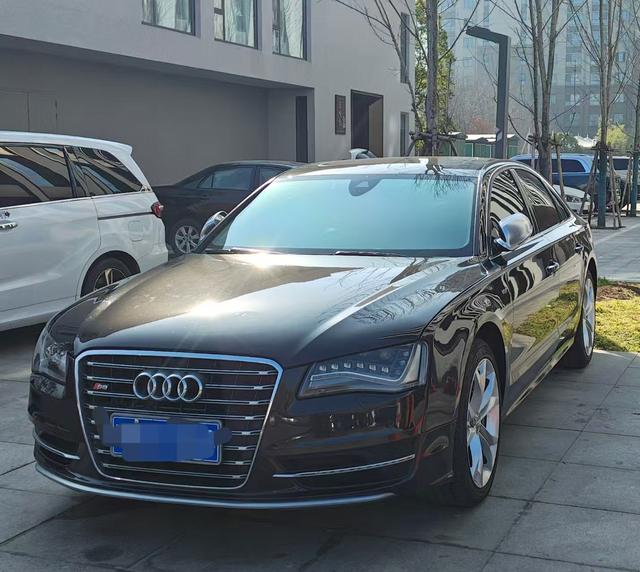 Audi S8