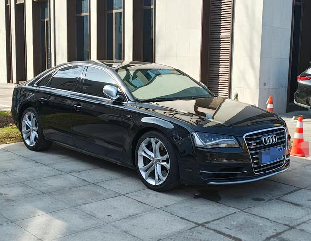 Audi S8