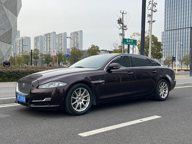 Jaguar XJ