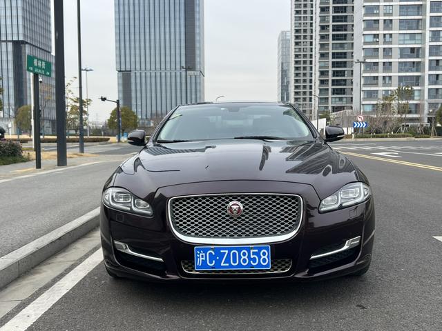 Jaguar XJ