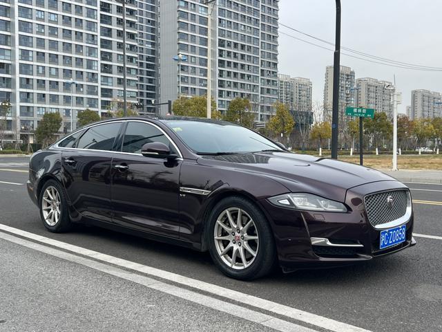 Jaguar XJ