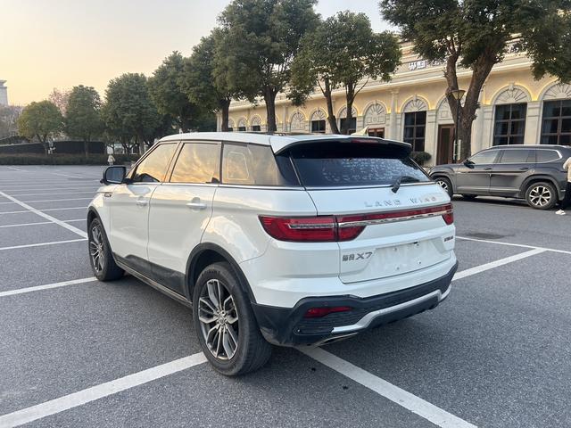 Lu Feng Landwind X7