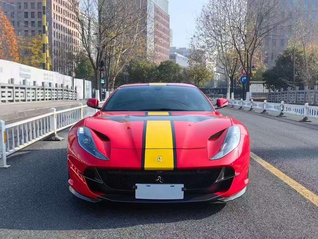 Ferrari 812