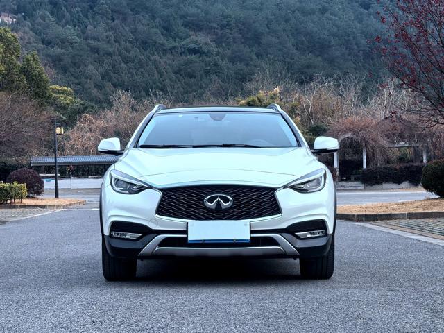 Infiniti QX30