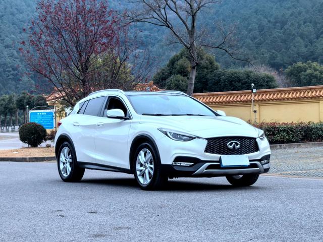 Infiniti QX30