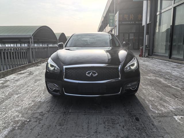 Infiniti Q70