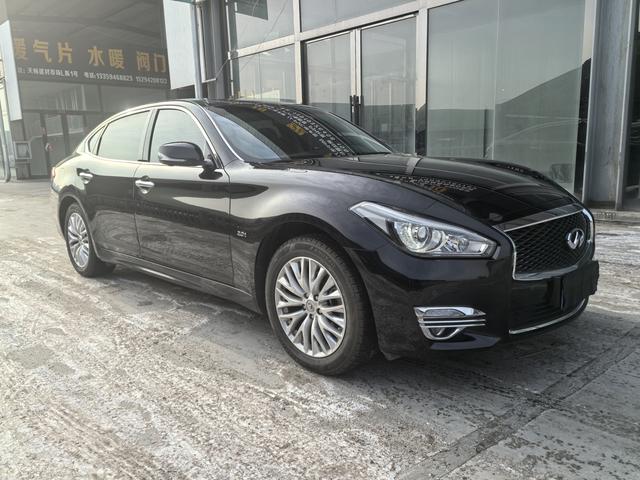 Infiniti Q70