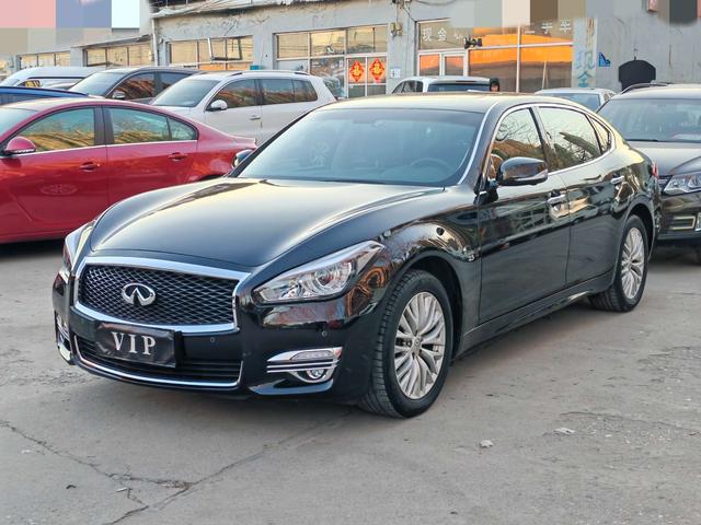 Infiniti Q70