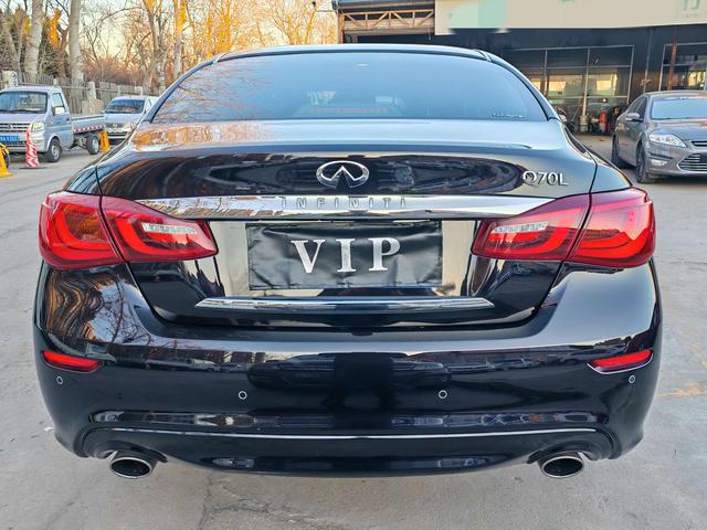 Infiniti Q70