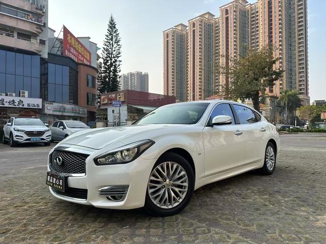 Infiniti Q70