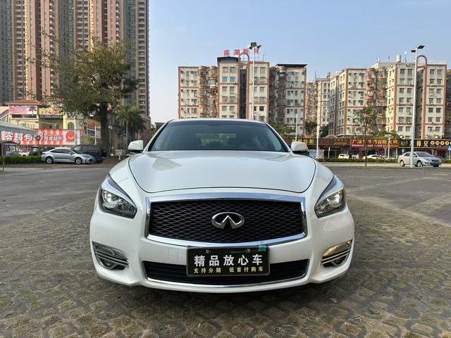 Infiniti Q70