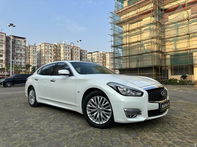 Infiniti Q70