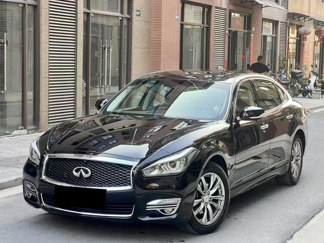 Infiniti Q70