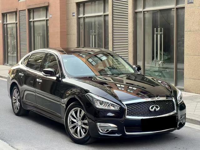 Infiniti Q70