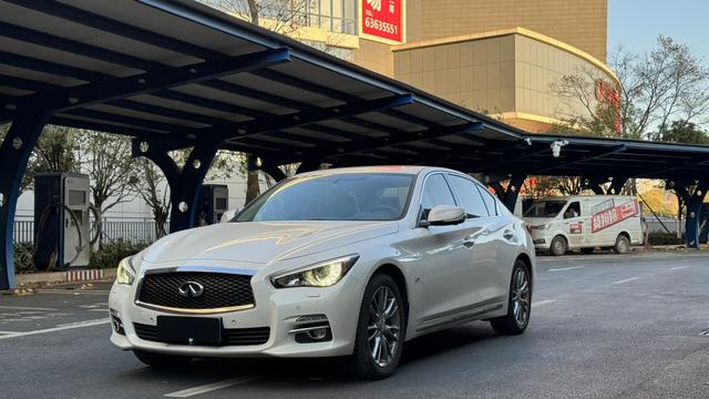 Infiniti Q50L