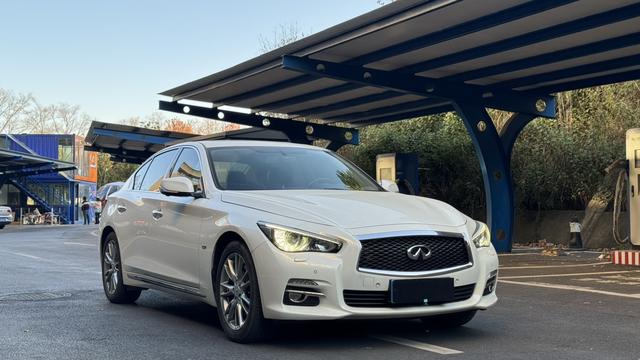 Infiniti Q50L