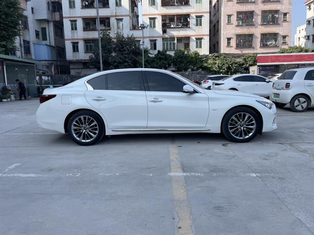 Infiniti Q50L