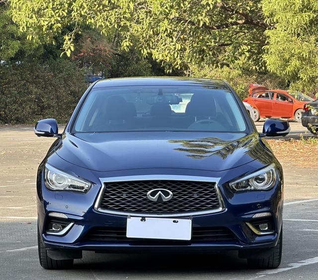 Infiniti Q50L