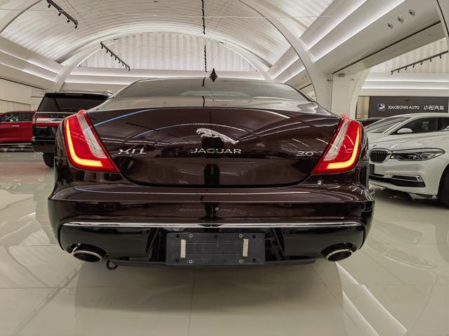 Jaguar XJ