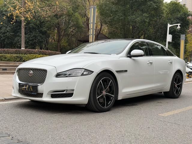 Jaguar XJ