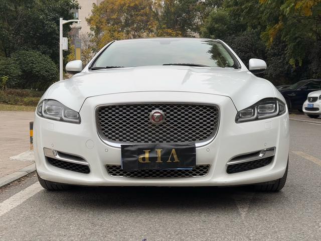 Jaguar XJ