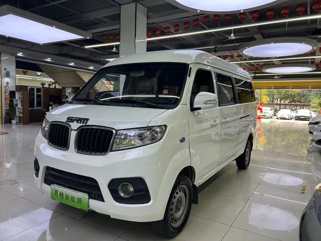 SRM Xinyuan Hiace EV