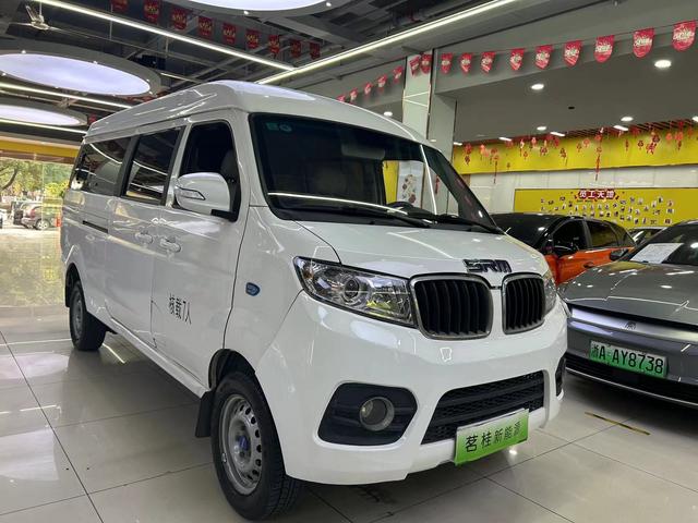 SRM Xinyuan Hiace EV