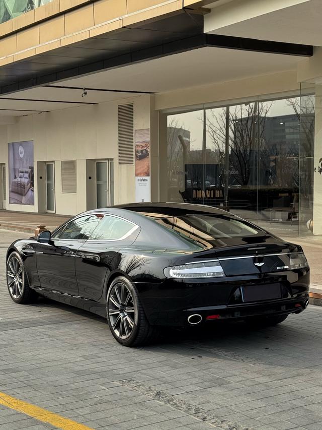 Aston Martin Rapide