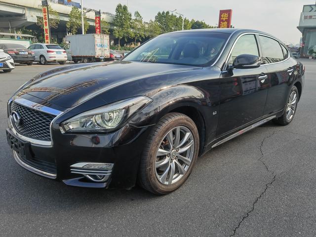 Infiniti Q70