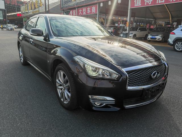 Infiniti Q70