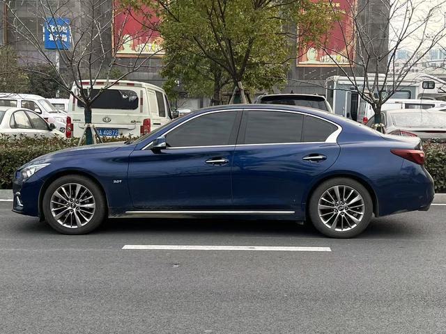 Infiniti Q50L