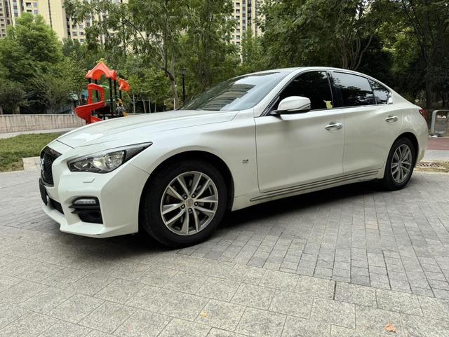 Infiniti Q50L