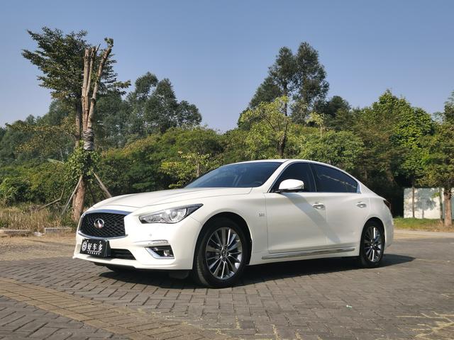 Infiniti Q50L