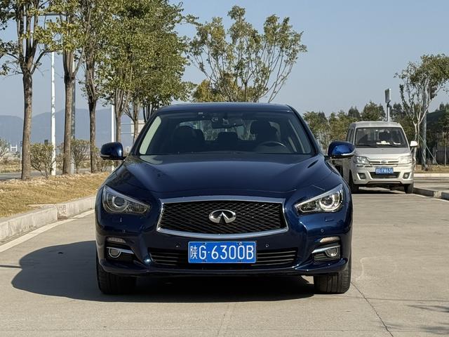 Infiniti Q50L