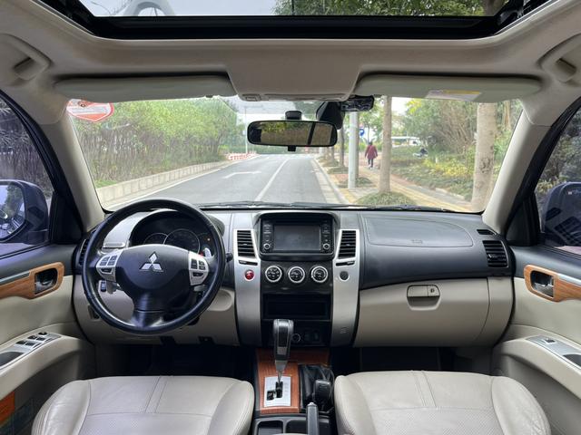 Mitsubishi Pajero Jinchang (imported)