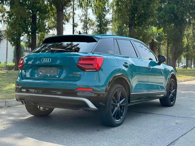 Audi Q2L