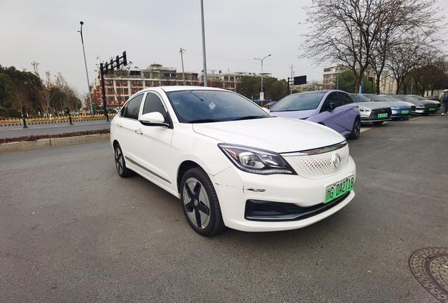 Dongfeng Fengshen E70