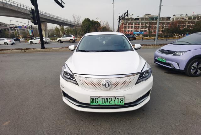 Dongfeng Fengshen E70