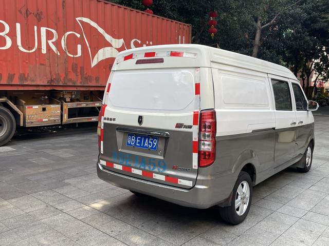 Golden cup New Hiace X30L