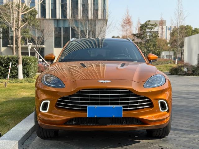 Aston Martin DBX