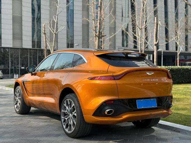 Aston Martin DBX